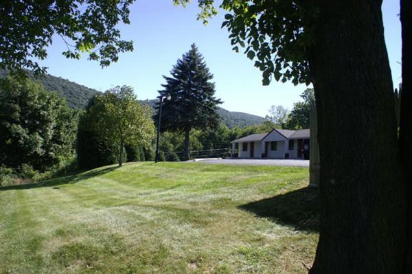Appalachian Motel Vernon Exterior photo